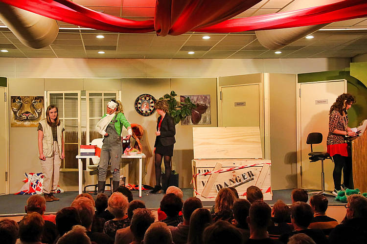 CPJ Waarder-Driebruggen met de klucht 'Dolle beestenboel'_76